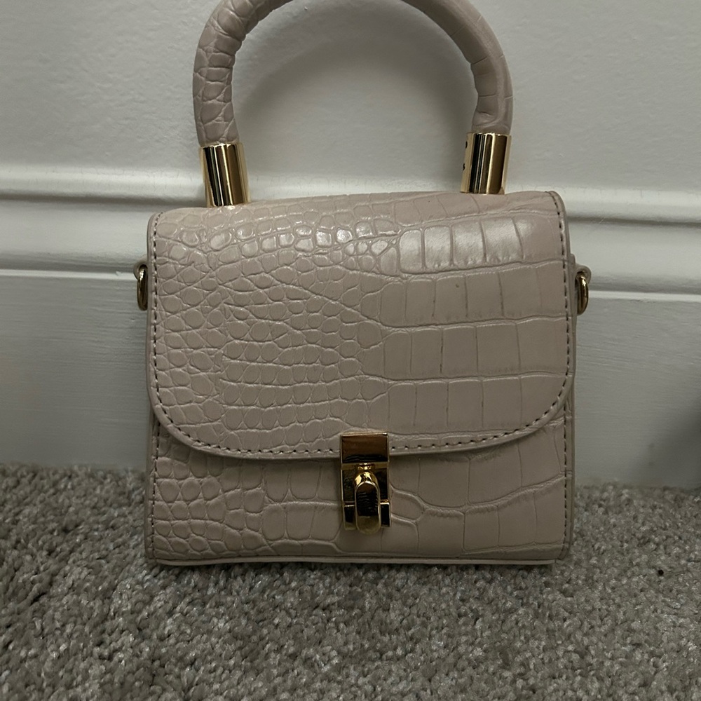 Elegant Light Pink Crocodile-Embossed Handbag